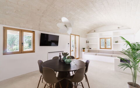Villa Jolie: Sol, Design Intérieur, Meubles, Plafond, Sol, Éclairage, Pièce, Luminaire, Chaise, Salon