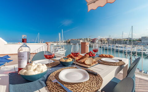 Sospiri Sul Mare: Ciel, Propriété, L'Eau, Nuage, Bleu Azur, Vaisselle, Bleu, Table, Vaisselle, Bâtiment