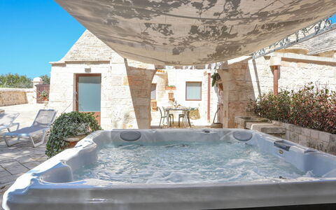 Country Trullo Rosso With Jacuzzi Alberobello: L'Eau, Plante, Propriété, Bleu, Bleu Azur, Bâtiment, Baignoire, Architecture, Design Intérieur