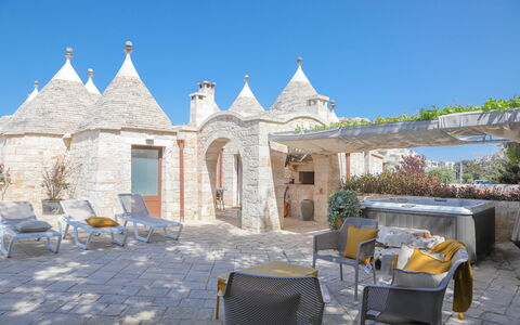 Country Trullo Rosso With Jacuzzi Alberobello: Ciel, Meubles, Propriété, Chaise, Plante, Bleu Azur, Table, Mobilier De Jardin, Tableau De Plein Air, Loisir