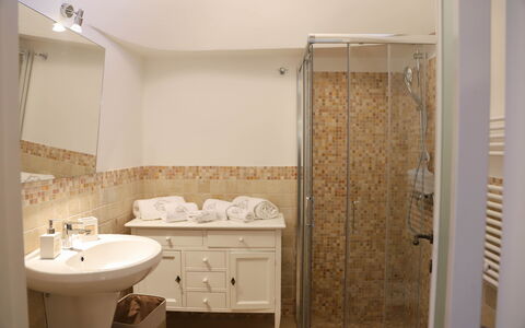 Country Trullo Verde, Wifi, Alberobello: Robinet, Luminaire Plomberie, Évier, Lavabo, Armoire De Toilette, Salle De Bains, Éclairage, Architecture, Bois, Design Intérieur