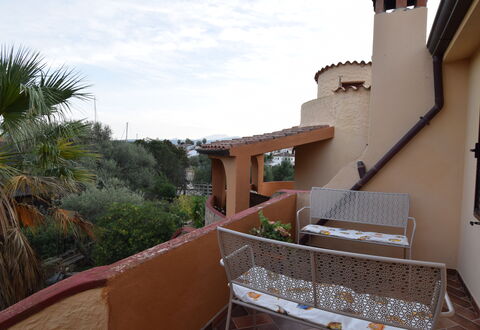 Appartamento Faro In Budoni: Ciel, Propriété, Bâtiment, Nuage, Plante, Bois, Zone Résidentielle, Immobilier, Design Urbain, Façade