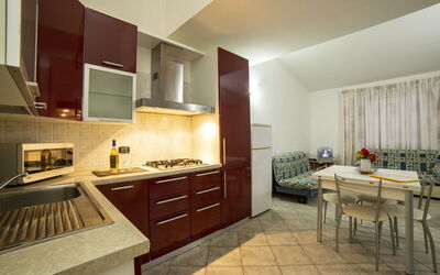 Trilocale Villa 3: Cuisine, Appareil De Cuisine, Sol, Design Intérieur, Principaux Appliance, Comptoir, Bois, Sol, Meubles, Plafond