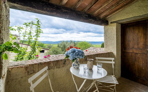 La Palazzina, Ville Di Corsano, Home And Pool: Mur, Pot De Fleur, Plante D'Appartement, Chaise, Linge, Ferme, Mobilier De Jardin, Villa, Balcon, Arrière-Cour