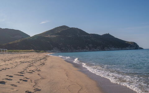 Doxina: Bleu, L'Eau, Plan D'Eau, Plage, Côte, Cotiers Et Relief Océaniques, Mer, Horizon, Montagne, Promontoire