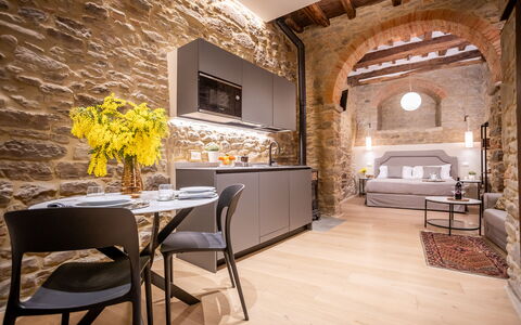 Maccari Suite: Design Intérieur, Meubles, Plafond, Salon, Appartement, Mur De Pierre, Canapé, Chaise, Luminaire