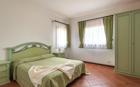 Apartments In Country Village Near Stintino: Lit, Design Intérieur, Meubles, Chambre, Sol, Sol, Drap De Lit, Plafond, Bois, Pièce