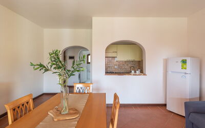 Apartments In Country Village Near Stintino: Design Intérieur, Sol, Sol, Plafond, Meubles, Table Cuisine Et Salle A Manger, Pièce, Tache De Bois, Appartement, Salle À Manger