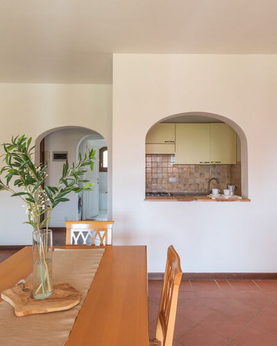 Apartments In Country Village Near Stintino: Design Intérieur, Sol, Sol, Plafond, Meubles, Table Cuisine Et Salle A Manger, Pièce, Tache De Bois, Appartement, Salle À Manger