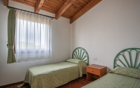 Villetta Mare Blu With Pool, Country Village, Stin: Design Intérieur, Bois, Sol, Sol, Plafond, Lit, Chambre, Meubles, Pièce, Drap De Lit
