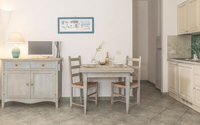 Casa D'orso Green Village Sardegna: Table, Cabinetry, Meubles, Propriété, Bâtiment, Bureau, Tiroir, Chaise, Éclairage, Bureau D'Ordinateur