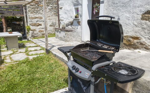 Borgonuovo Waterfall'S House: Barbecue, Aliments, Cuisine, Appareil De Cuisine