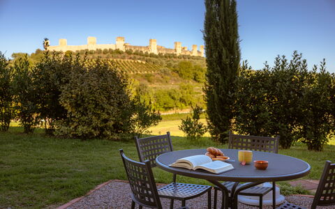 Le Volte, Borgo Campassini, Monteriggioni: Herbe, Arbuste, Paysage, Lot Terre, Couverture De Sol, Jardin, Mobilier De Jardin, Aménagement Paysager, Pelouse, Cour