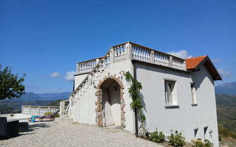 Villa dei Sogni: Mur, Architecture, Balcon, Biens, Escaliers, Villa, Hacienda