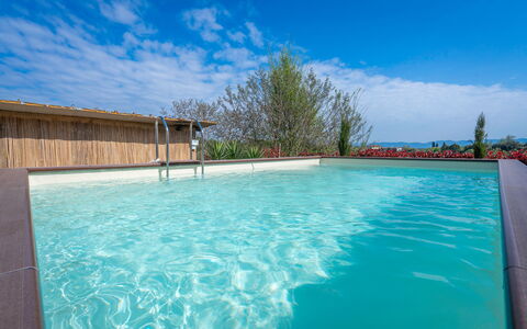 Borgo House In Florentine Hills With Pool: Bleu, Piscine, L'Eau, Composite, Recours, Eco Hôtel, Loisir, Ombre, Tache De Bois, Caractéristique De L'Eau