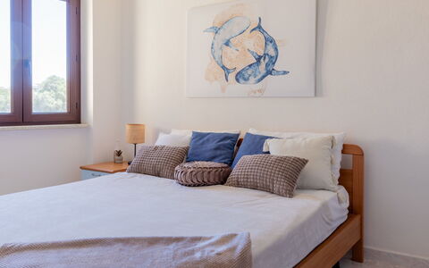 Remo: Lit, Chambre, Literie, Meubles, Drap De Lit, Design Intérieur, Linge, Bois, Sol, Throw Pillow