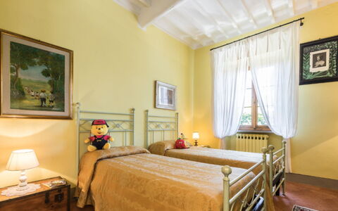 Villa Cerreta: Design Intérieur, Mur, Lit, Meubles, Chambre, Plafond, Sol, Pièce, Sol, Literie
