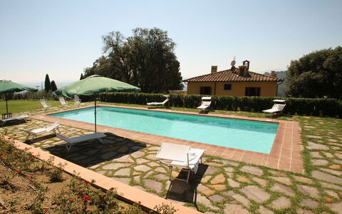 Villa Cerreta: Piscine, Mobilier De Jardin, Ferme, Recours, Hacienda, Eco Hôtel, Biens, Villa, Tableau De Plein Air, Arrière-Cour
