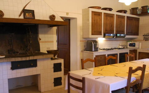 Villa del Lago: Meubles, Sol, Design Intérieur, Bois, Sol, Cuisine, Plafond, Pièce, Table Cuisine Et Salle A Manger, Chaise