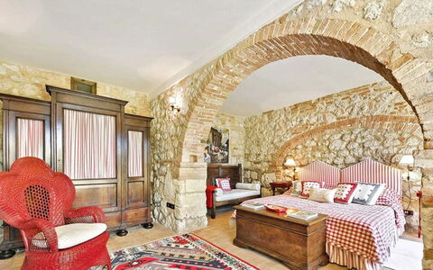 Villa Aiola: Meubles, Design Intérieur, Mur, Textile, Plafond, Sol, Chambre, Éclairage, Sol, Lit