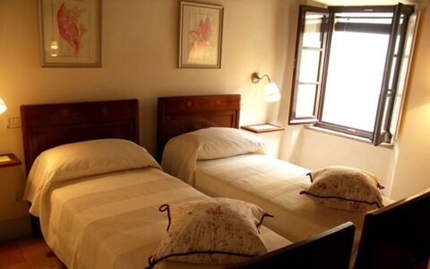 Borgo di Fighine: Lit, Chambre, Literie, Meubles, Drap De Lit, Mur, Design Intérieur, Bois, Sol, Sol