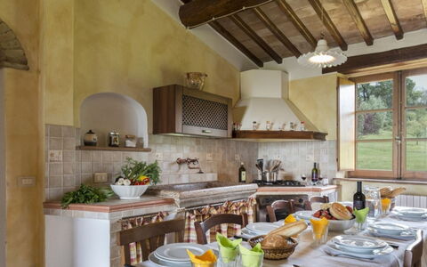 Podere Aurora: Design Intérieur, Meubles, Cuisine, Sol, Bois, Domicile, Plafond, Pièce, Sol, Maison