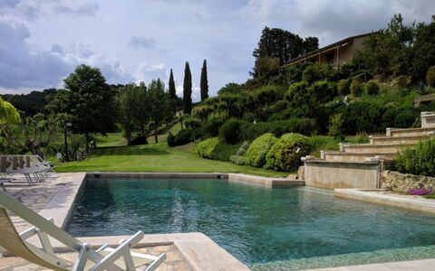 Podere della Bruciata: Piscine, Jardin, Caractéristique De L'Eau, Aménagement Paysager, Dalle, Arrière-Cour, Recours, À Feuilles Persistantes, Cour
