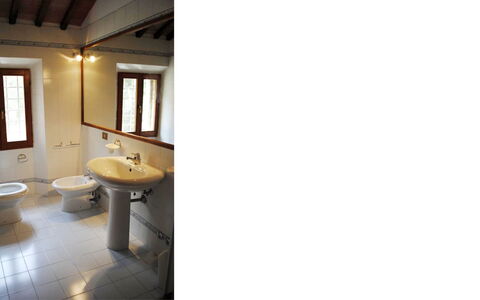 Il Tinaio: Luminaire Plomberie, Sol, Siège De Toilette, Salle De Bains, Évier, Sol, Design Intérieur, Lavabo, Toilette, Robinet