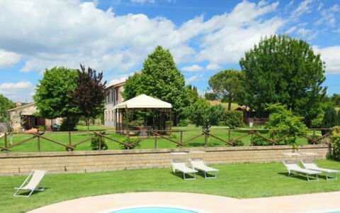 Podere dei Limoni: Arbre, Piscine, Recours, Mobilier De Jardin, Biens, Eco Hôtel, Jardin, Ombre, Pelouse