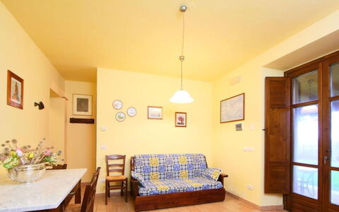 Podere dei Limoni: Design Intérieur, Meubles, Sol, Bois, Sol, Plafond, Pièce, Appartement, Salon, Chaise