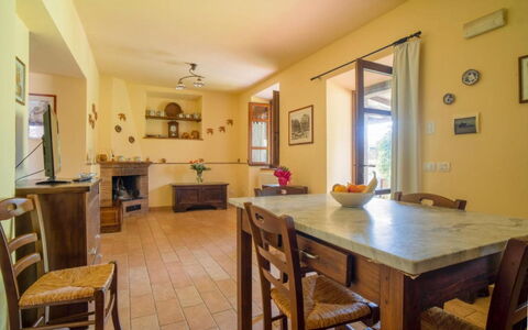 Podere dei Limoni: Meubles, Design Intérieur, Sol, Bois, Table, Table Cuisine Et Salle A Manger, Plafond, Salle À Manger, Sol, Chaise