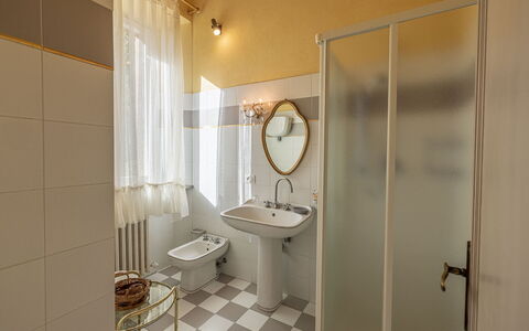 La Palazzina: Design Intérieur, Sol, Luminaire Plomberie, Sol, Salle De Bains, Lavabo, Pièce, Plomberie, Éclairage, Évier