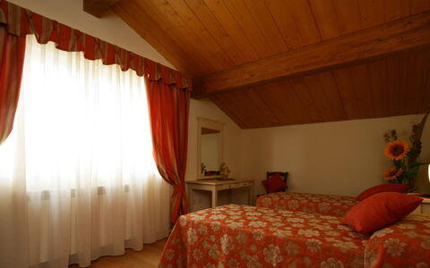 San Giuseppe Villa: Meubles, Design Intérieur, Textile, Pièce, Plafond, Linge, Chambre, Éclairage, Orange, Drap De Lit
