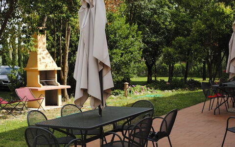 Villa Il Poggio: Meubles, Mobilier De Jardin, Table, Chaise, Tableau De Plein Air, Ombre, Jardin, Pelouse, Table Cuisine Et Salle A Manger, Arrière-Cour