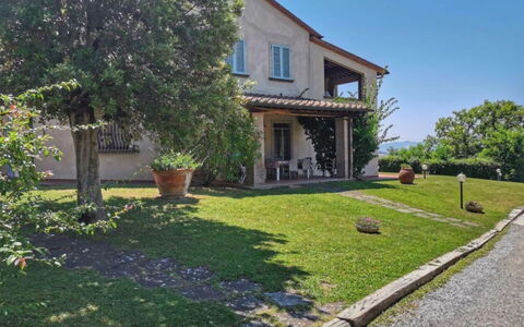 Podere della Madonna Villa: Maison, Domicile, Zone Résidentielle, Arbuste, Chalet, Biens, Jardin, Ferme, Pelouse, Aménagement Paysager