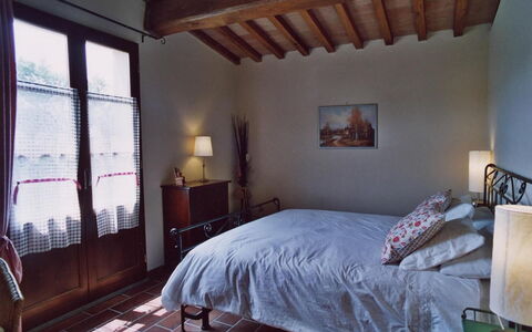 Podere della Madonna Villa: Meubles, Mur, Chambre, Lit, Bois, Design Intérieur, Sol, Sol, Drap De Lit, Literie