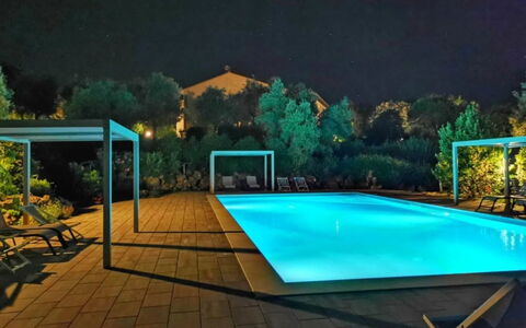 Podere della Madonna Villa: Piscine, Bleu, Recours, Composite, Eco Hôtel, Mobilier De Jardin, Ombre, Loisir, Thermes, Éclairage Paysager