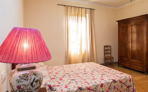 Cascina del Castello: Meubles, Design Intérieur, Chambre, Lit, Mur, Sol, Sol, Drap De Lit, Bois, Literie
