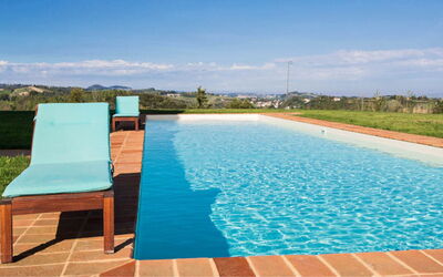 Cascina del Castello: Bleu, Piscine, L'Eau, Recours, Composite, Eco Hôtel, Ombre, Villa, Mobilier De Jardin, Tuile