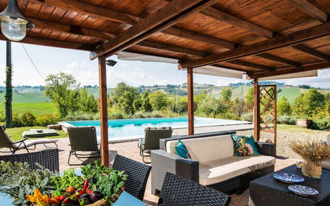 Cascina Tabia: Meubles, Piscine, Mobilier De Jardin, Recours, Chaise, Eco Hôtel, Tableau De Plein Air, Ombre, Patio, Pot De Fleur