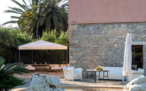 Villa dello Zingaro: Meubles, Ombre, Mobilier De Jardin, Chaise, Pot De Fleur, Recours, Eco Hôtel, Jardin, Dalle, Aménagement Paysager