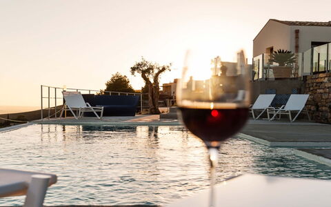 Villa Eroica: Piscine, Mobilier De Jardin, Chaise, Soirée, Crépuscule, Balancelle, Recours, Le Coucher Du Soleil