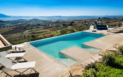 Villa Eroica: Piscine, Bleu, Recours, Composite, Eco Hôtel, Mobilier De Jardin, Balancelle, Thermes, Ombre, Ville Resort