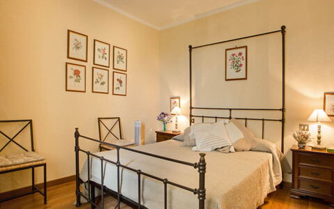 Cascina Arcangelo: Meubles, Lit, Design Intérieur, Chambre, Literie, Mur, Sol, Drap De Lit, Sol, Pièce