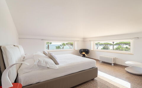 Villa delle Palme: Lit, Chambre, Design Intérieur, Sol, Sol, Plafond, Literie, Drap De Lit, Meubles, Pièce