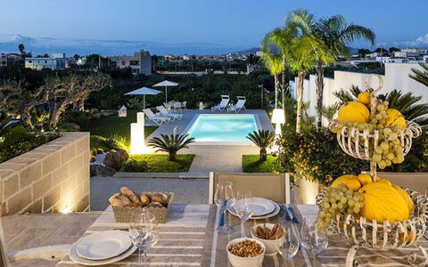 Villa della Laguna: Piscine, Recours, Eco Hôtel, Mobilier De Jardin, Aménagement Paysager, Cour, Jardin, Hacienda, Biens, Villa