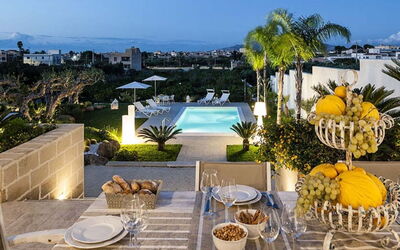 Villa della Laguna: Piscine, Recours, Eco Hôtel, Mobilier De Jardin, Aménagement Paysager, Cour, Jardin, Hacienda, Biens, Villa