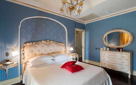 Villa del Drago: Chambre, Lit, Meubles, Design Intérieur, Drap De Lit, Literie, Plafond, Textile, Linge, Pièce