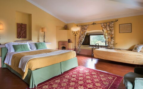 Villa Bel Monte: Meubles, Design Intérieur, Sol, Pièce, Plafond, Table, Sol, Textile, Chaise, Éclairage