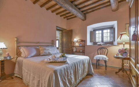 Villa Lucente: Meubles, Mur, Sol, Design Intérieur, Domicile, Chambre, Sol, Maison, Linge, Lit